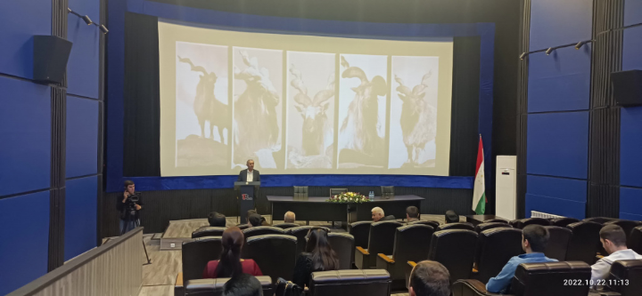 Watching a documentary film about a mountain goat (morkhur) in the hall of the State Institution "Tajikfilm"