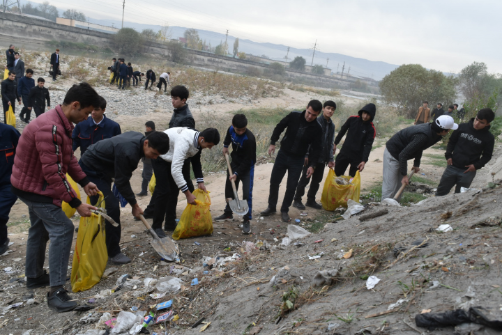 Организация и проведение акции «Чистота берега» на берегу реки Душанбе