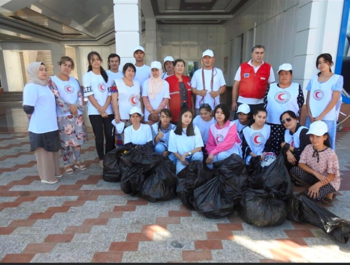 General subbotnik with the participation of volunteers in the city of Khujand