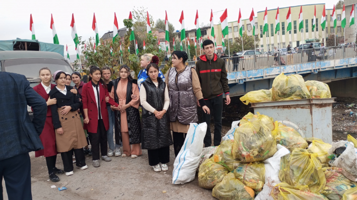 Акция «Чистота берега» в городе Куляб
