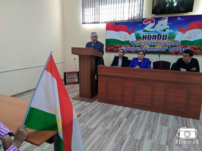 Celebration of Flag Day in Isfara